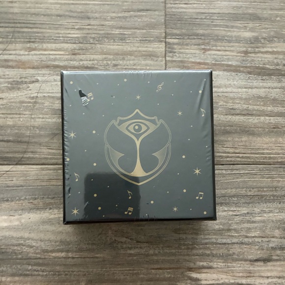 NWT- Tomorrowland 2025 drawstring bag & Goodies - Picture 8 of 9